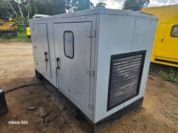 Gerador de Energia STEMAC 55 kVA ano 2000 - 55 kVA - Outros