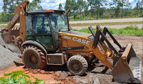 Retroescavadeira Case 580 N  ano 2019