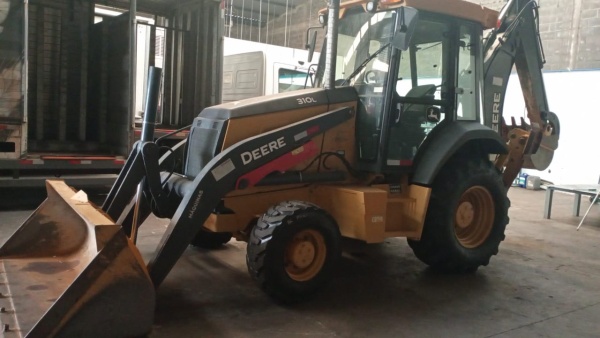 Retroescavadeira John Deere 310L ano 2021