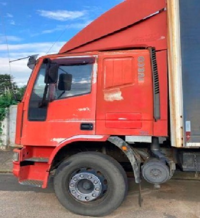Caminhão Iveco Tector 230E24N ano 2009