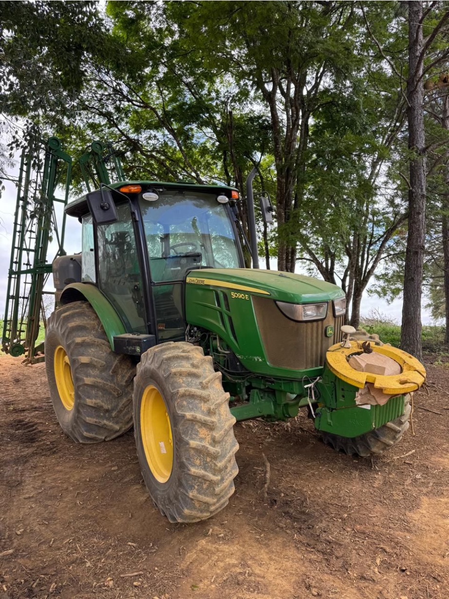 Trator John Deere 5090E ano 2019