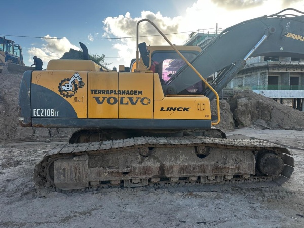 Escavadeira Volvo 210BLC - 210BLC - Máquinas de Linha Amarela