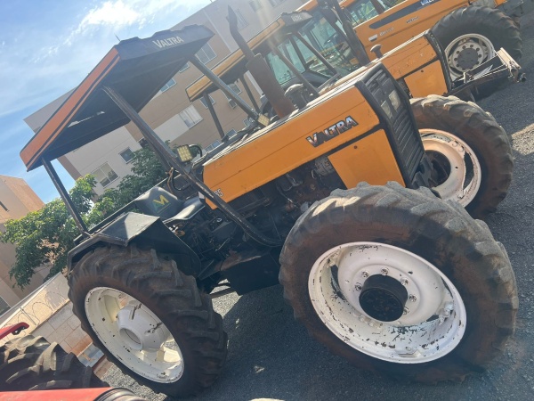 Trator Valmet 685 ano 2005
