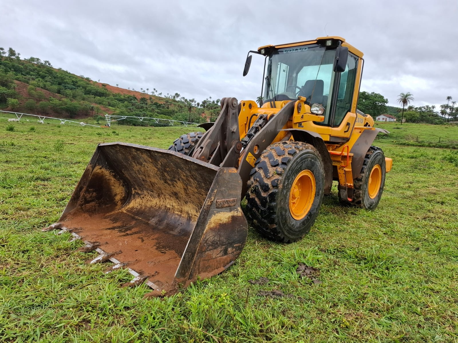 Pá Carregadeira Volvo L60F ano 2022