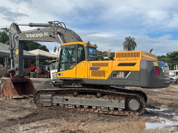 Escavadeira Volvo EC380DL ano 2021