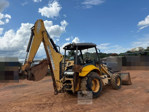Retroescavadeira New Holland LB 90 ano 2005