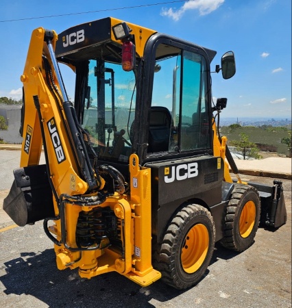 Mini Retroescavadeira JCB 1CX ano 2018