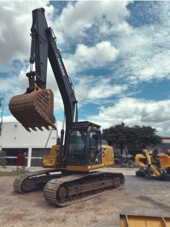Escavadeira com Garras John Deere 210G LC ano 2021