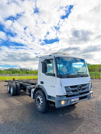 Caminhão Mercedes Benz Atego 2730 ano 2017