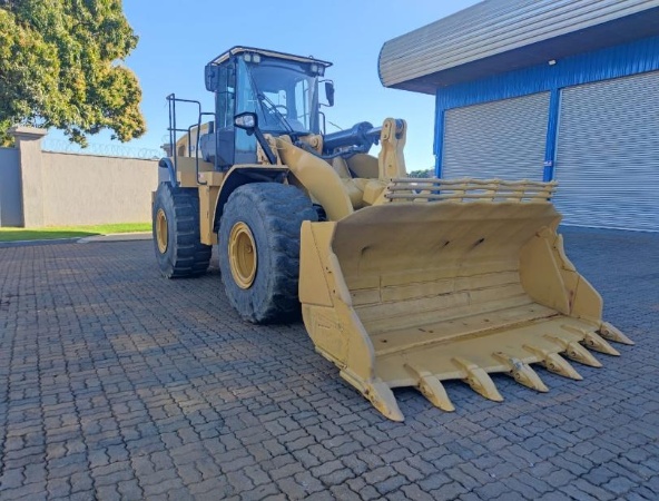 Pá Carregadeira Caterpillar 966L ano 2021