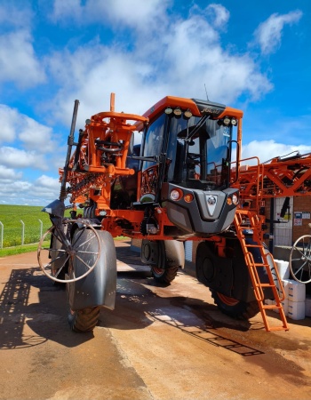 Pulverizador Autopropelido Jacto Uniport 3030 ano 2021 - Uniport 3030 - Máquinas Agrícolas