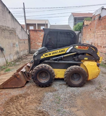 Mini Carregadeira New Holland L320 ano 2020