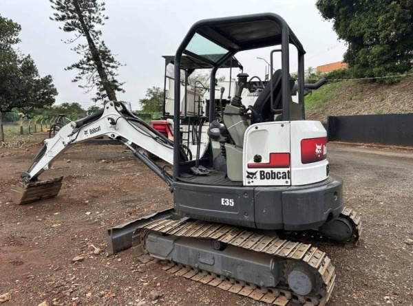 Mini Escavadeira Bobcat E35 ano 2015