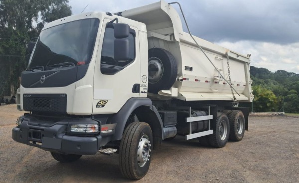 Caminhão Volvo VM330 ano 2022