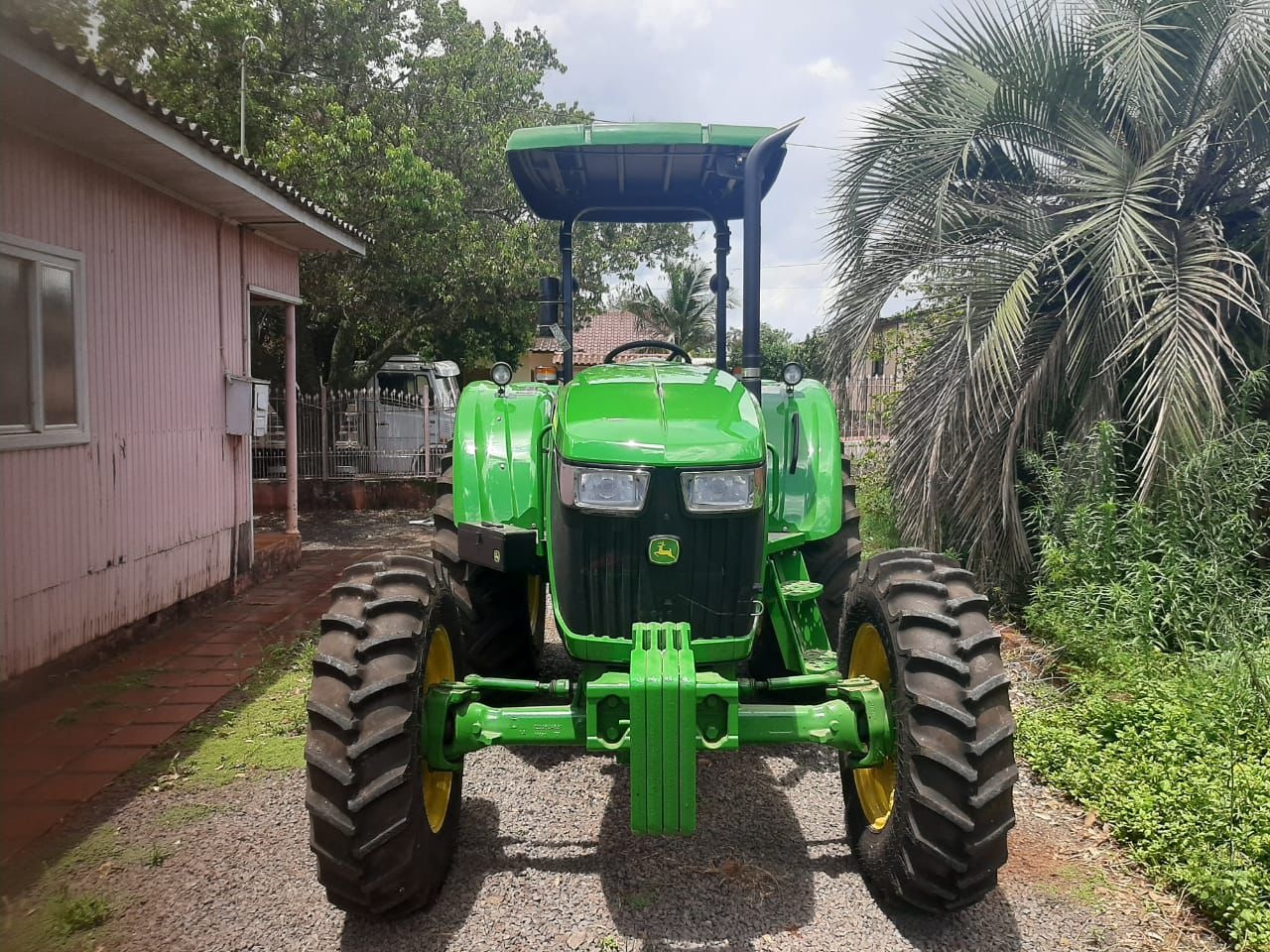 Trator John Deere 5078 E ano 2022