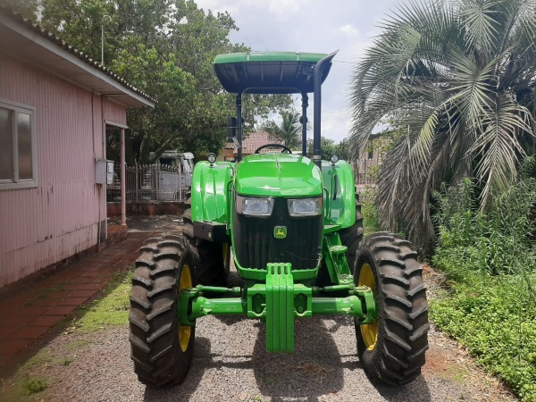 Trator John Deere 5078 E ano 2022