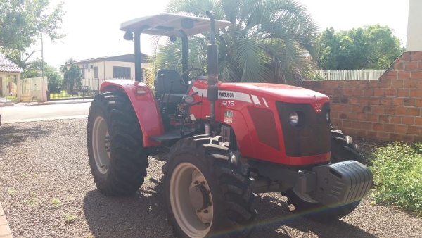 Trator Massey Ferguson MF 4275 ano 2012