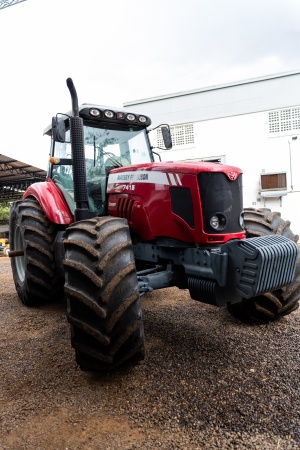 Trator Massey Ferguson MF 7415 ano 2014