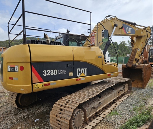 Escavadeira Caterpillar 323DL ano 2013