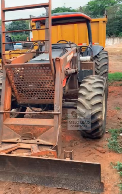 Trator Valtra 800 ano 2002