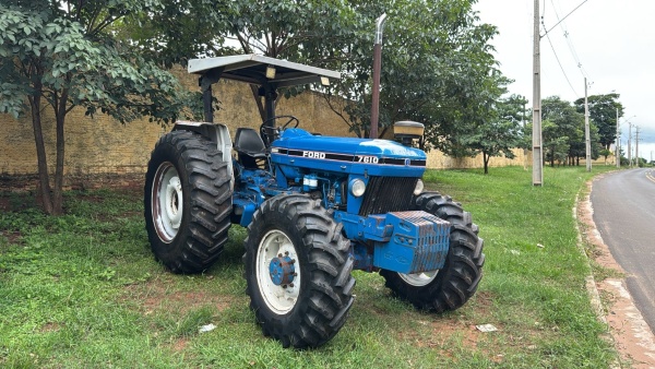 Trator New Holland 7610 ano 1988