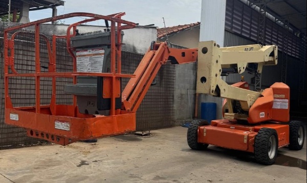 Plataforma JLG E 450AJ - E 450AJ - Máquinas para Elevação