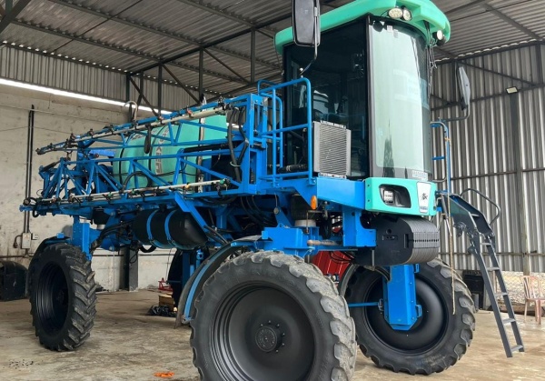 Pulverizador Autopropelido Montana Boxer 2000 ano 2013