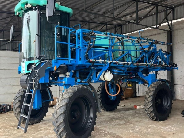 Pulverizador Autopropelido Montana Boxer 2000 ano 2013