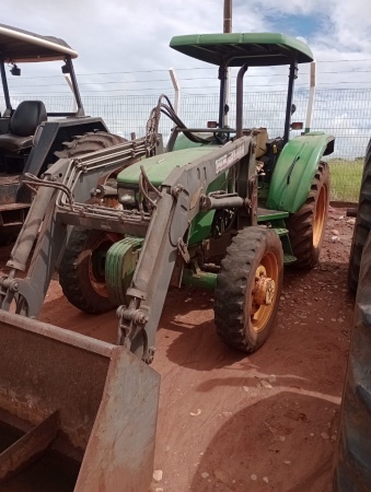 Trator John Deere 5055E