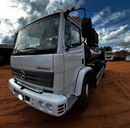 Caminhão Mercedes Benz Atron 1719