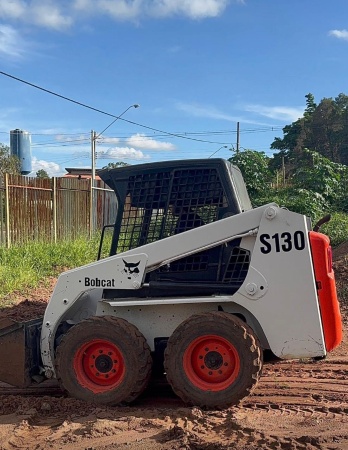 Mini Carregadeira Bobcat S130 ano 2008