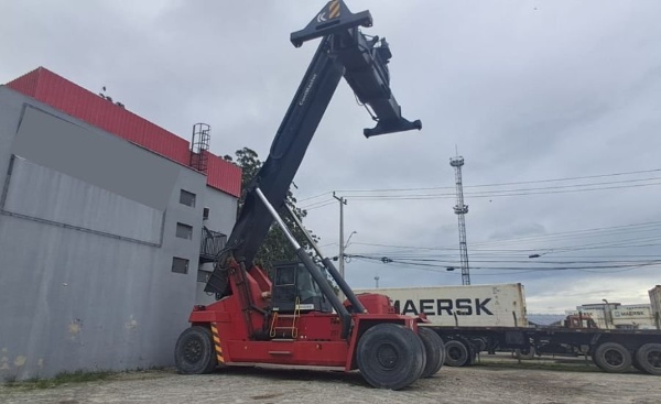 Reach Stacker  Kalmar DRD420  ano 2005