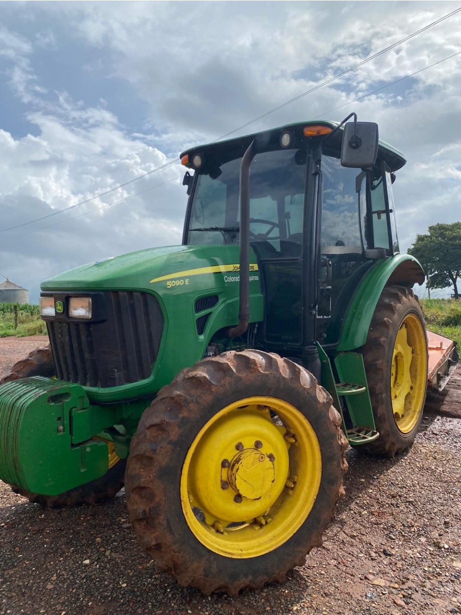 Trator John Deere 5090E ano 2017