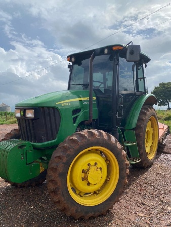 Trator John Deere 5090E ano 2017