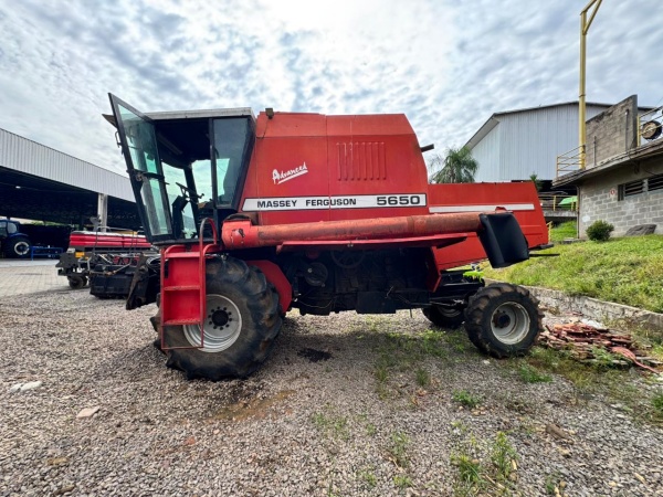 Colheitadeira Massey Ferguson MF 5650 ano 2002