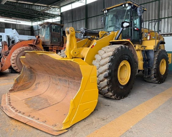 Pá Carregadeira Caterpillar 966L ano 2022 - 966L - Máquinas de Linha Amarela