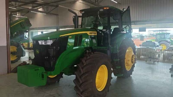 Trator John Deere 7M 230 ano 2019