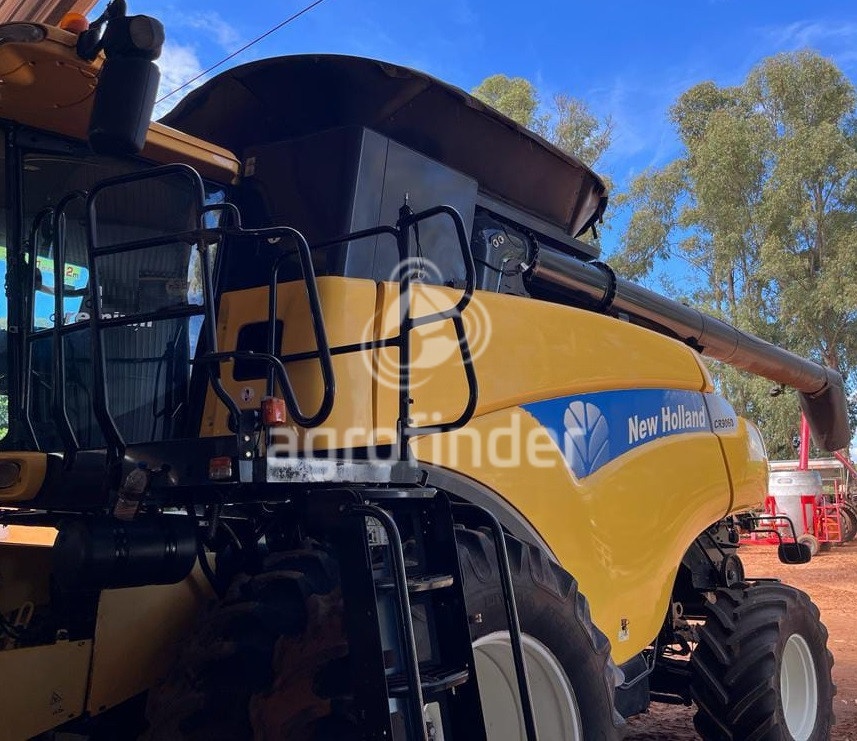 Colheitadeira New Holland CR 9060 ano 2011