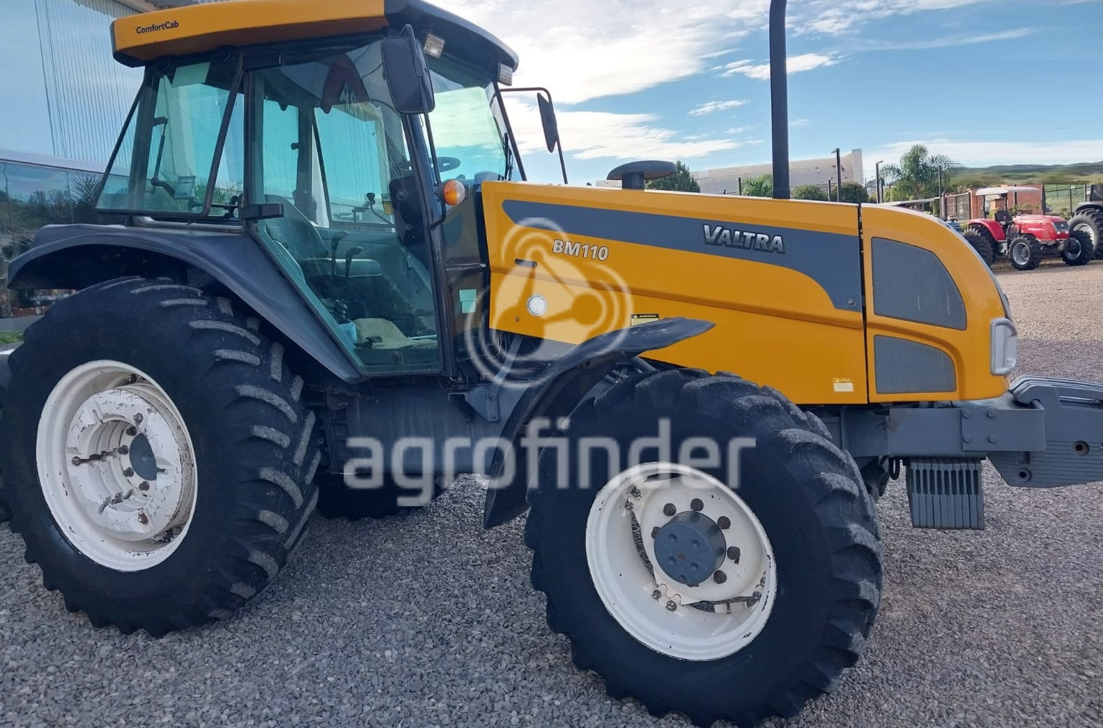 Trator Valtra BM 110 ano 2011 - BM 110 - Máquinas Agrícolas