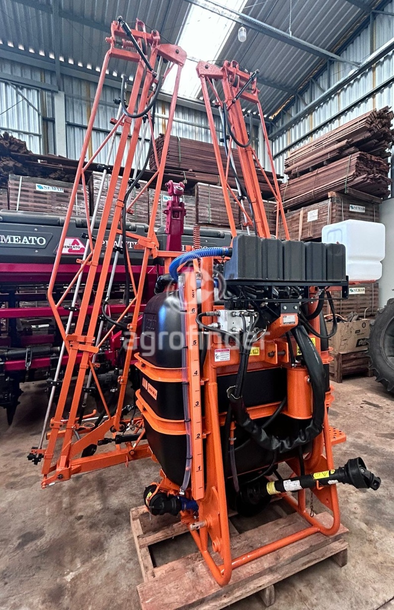 Pulverizador Jacto Condor 600 ano 2012