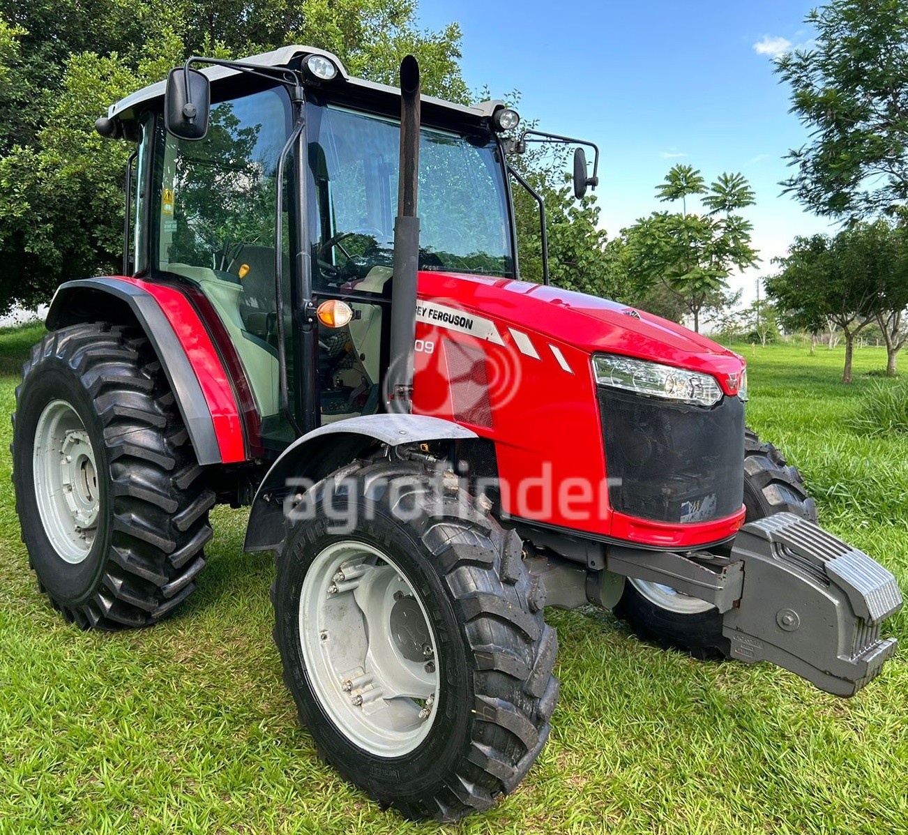 Trator Massey Ferguson MF 4709 ano 2020