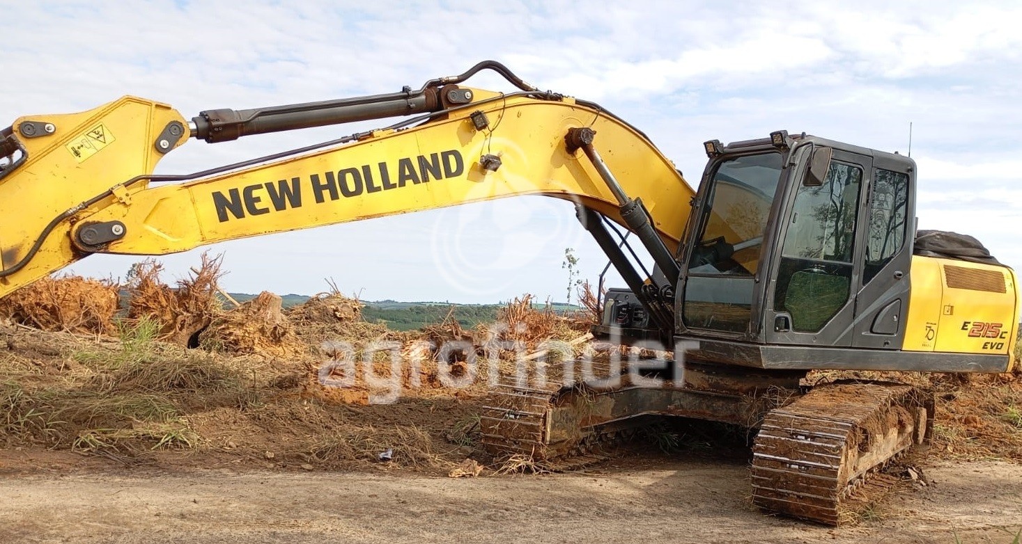 Escavadeira New Holland E215C ano 2020