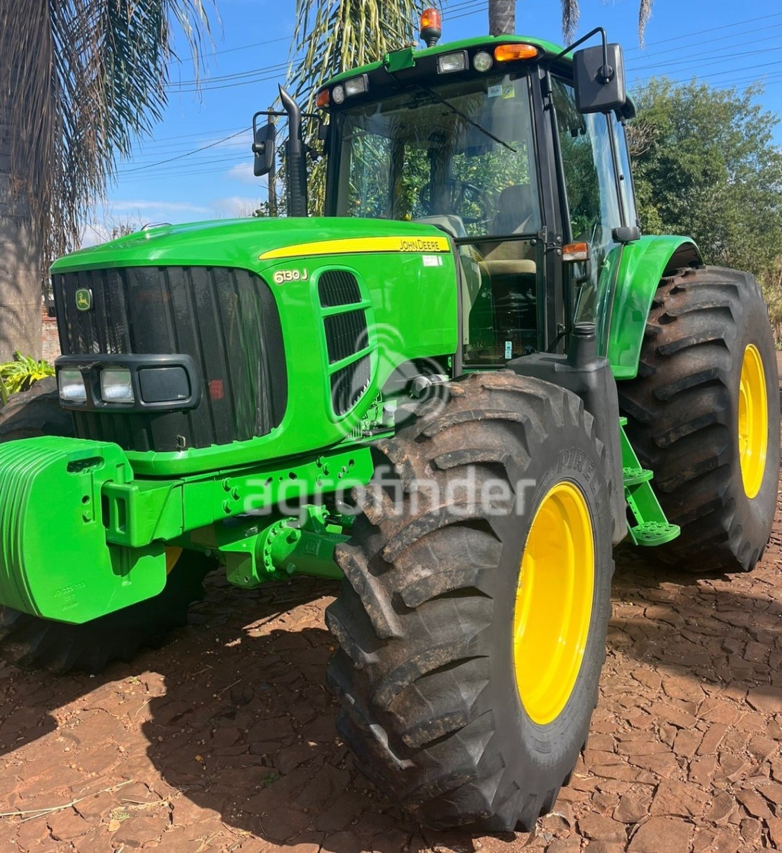 Trator John Deere 6130J ano 2015