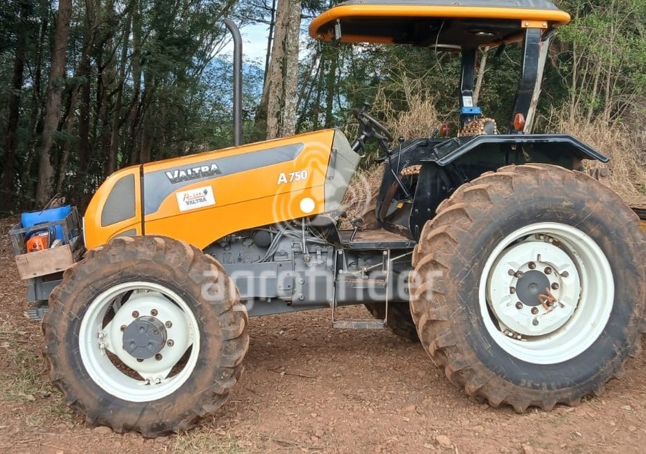 Trator Valtra A 750 ano 2010 - A 750 - Máquinas Agrícolas