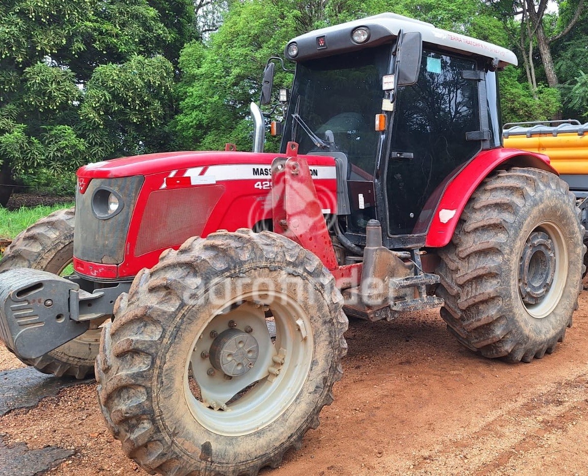 Trator Massey Ferguson MF 4297 ano 2013