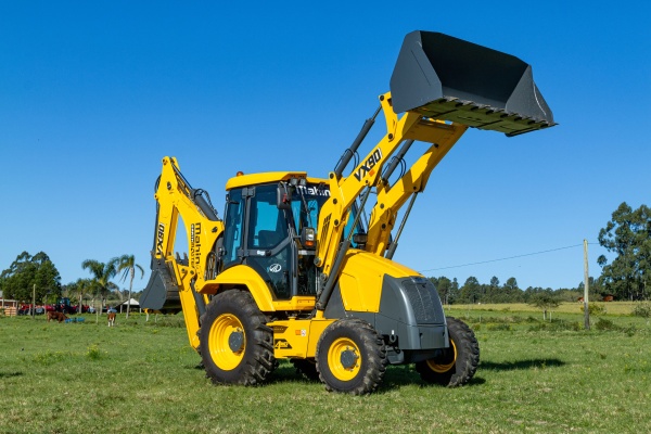 Retroescavadeira Mahindra VX 90 ano 2026