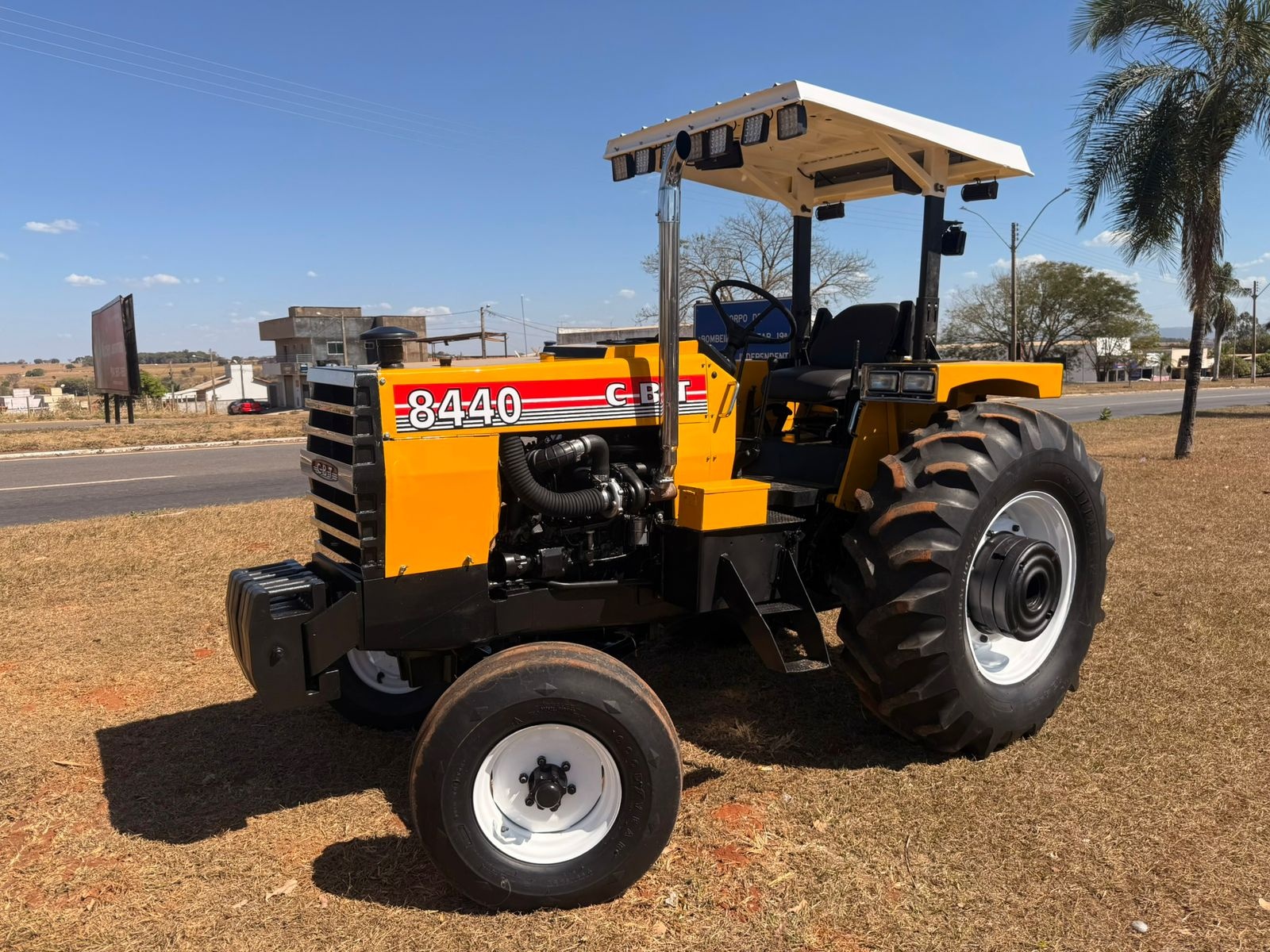 Trator CBT 8440 ano 1986