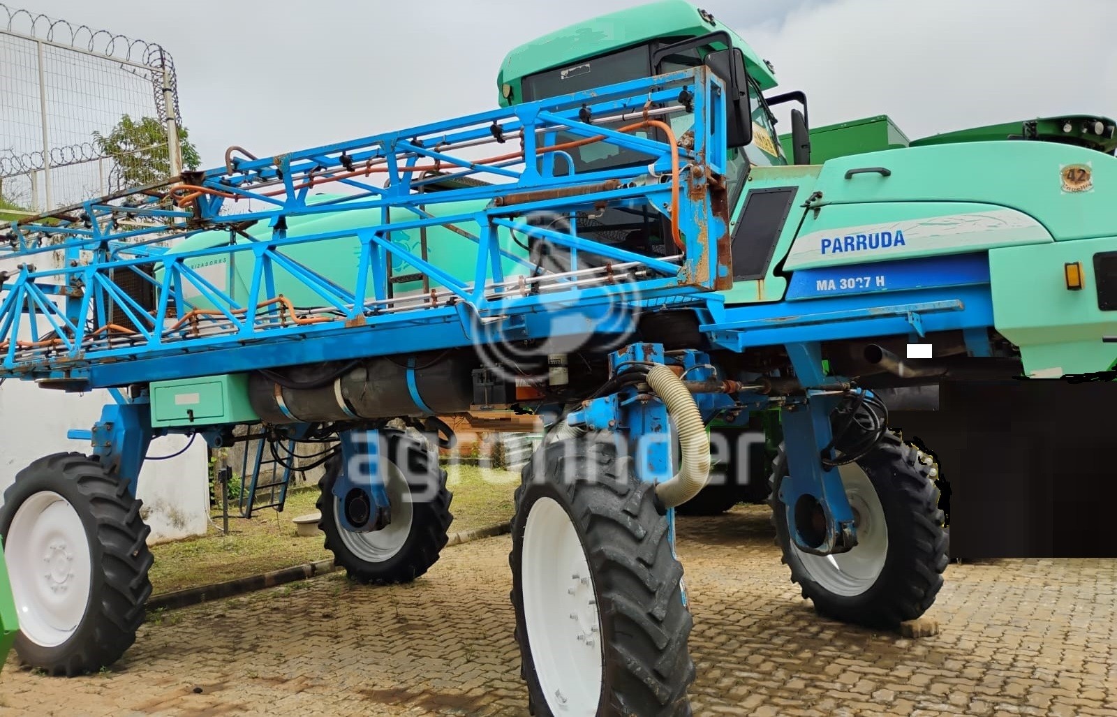 Pulverizador Autopropelido Montana Parruda MA 3027 HS ano 2004