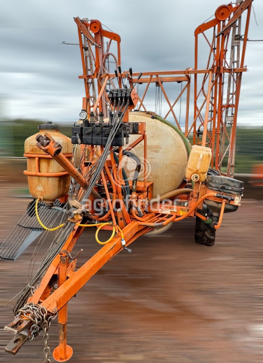 Pulverizador Autopropelido Jacto Columbia AD 18 ano 2001