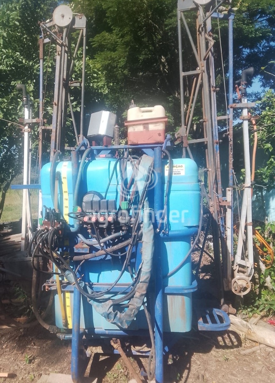 Pulverizador Aral Velleninho A900L ano 2010